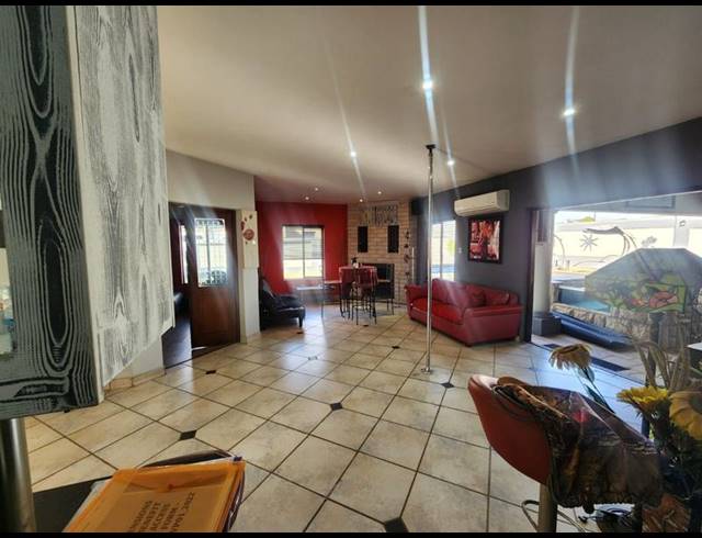 3 BEDROOM HOUSE FOR SALE IN ZAMBEZI COUNTRY ESTATE